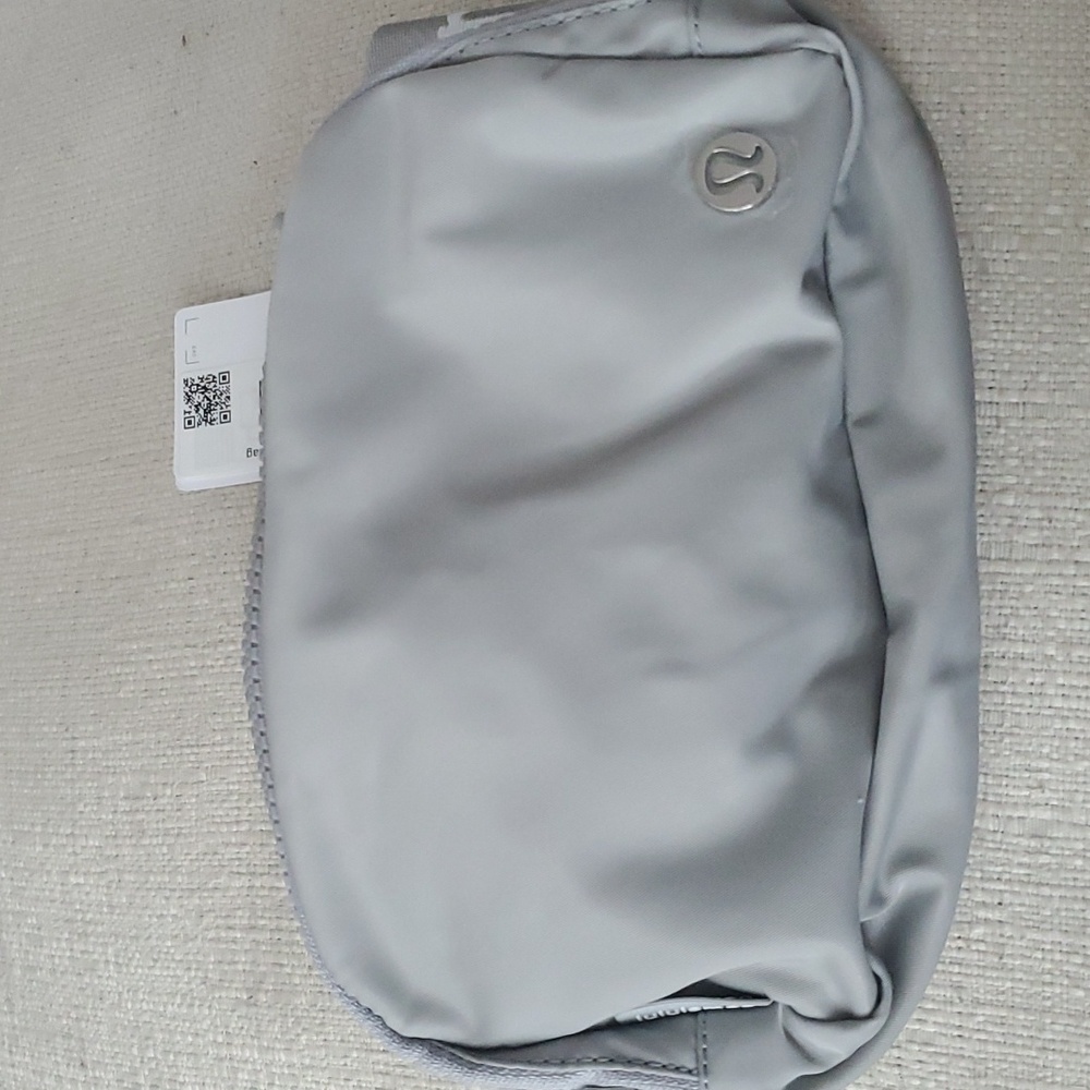 NEW Lululemon Everywhere Belt Bag - Picture 7 of 10